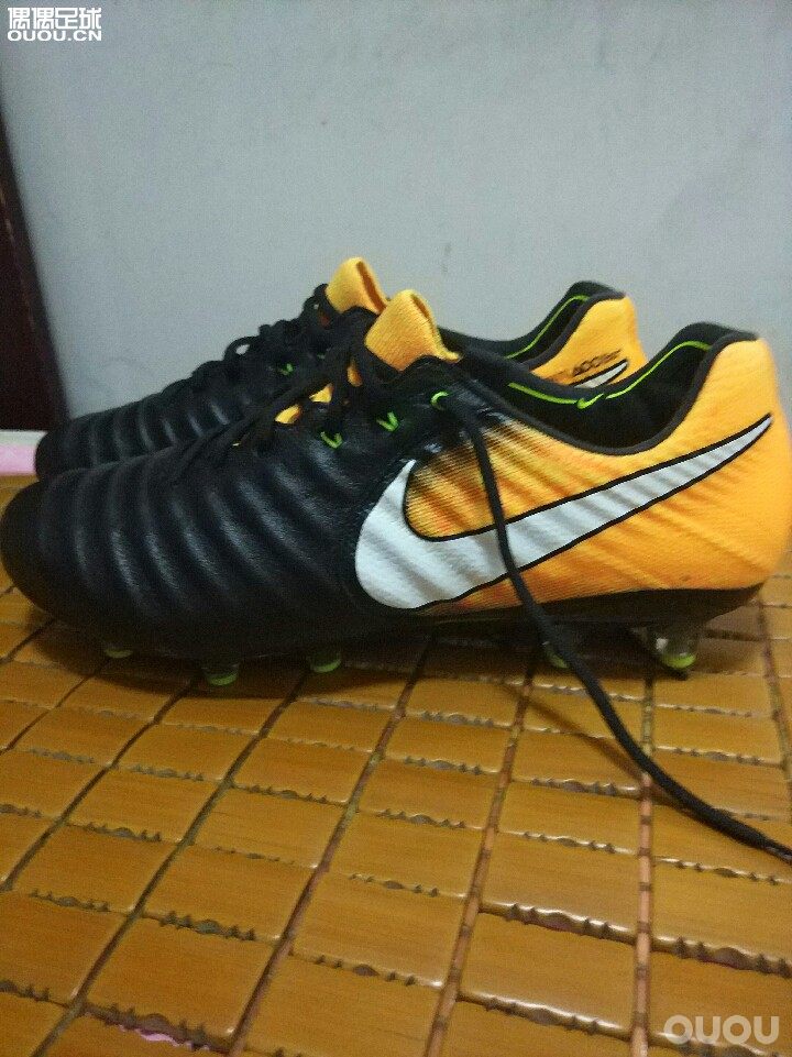 这是什么球鞋?好吗?是中端的吗?这鞋昨天买的我对球鞋的要求就是舒适!我平时踢左边锋这鞋适合边锋吗?
