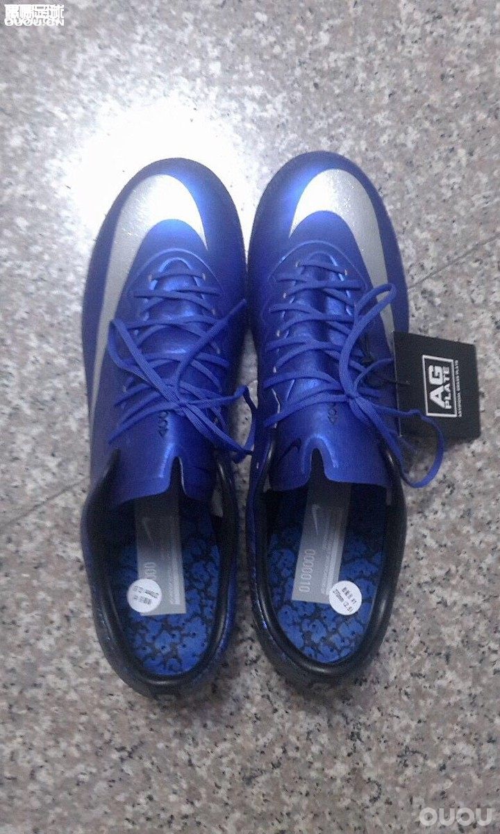 各位老铁,刺客10顶级款ag的cr7配色和其他普通配色除了颜色上的区别还有哪些区别?