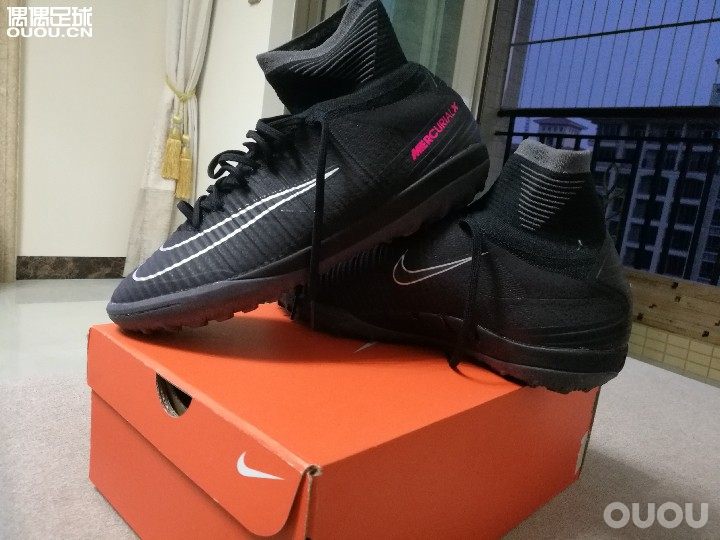 各位行家,今天在奔跑足球装备购入了一双刺客,没有鞋盒和吊牌!请问是正品吗?
