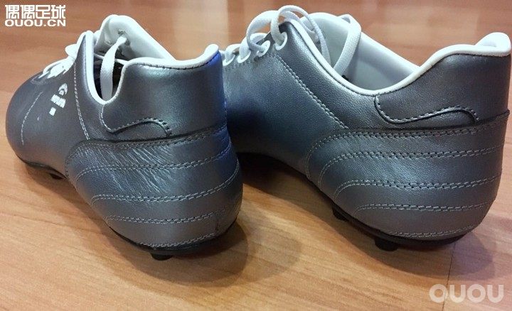 Pantofola d'Oro Lazzarini Canguro PU 鞋面鞋底鞋钉鞋带,一双纯粹的足球鞋。