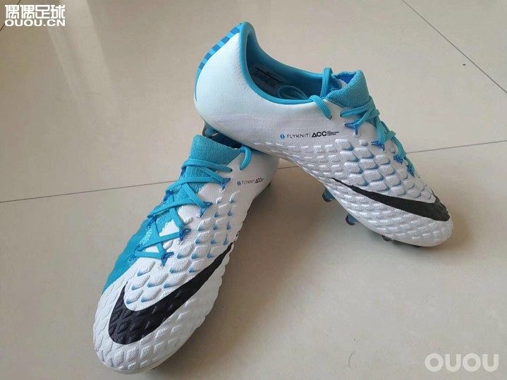 请大家帮看一双鞋 顾客说acc印字粗 菱形喷漆不一样