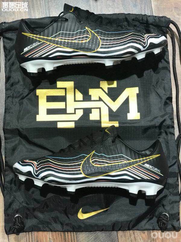 CR7金球奖限量超顶级战靴 天朗本周6现场发售 有去的吗?