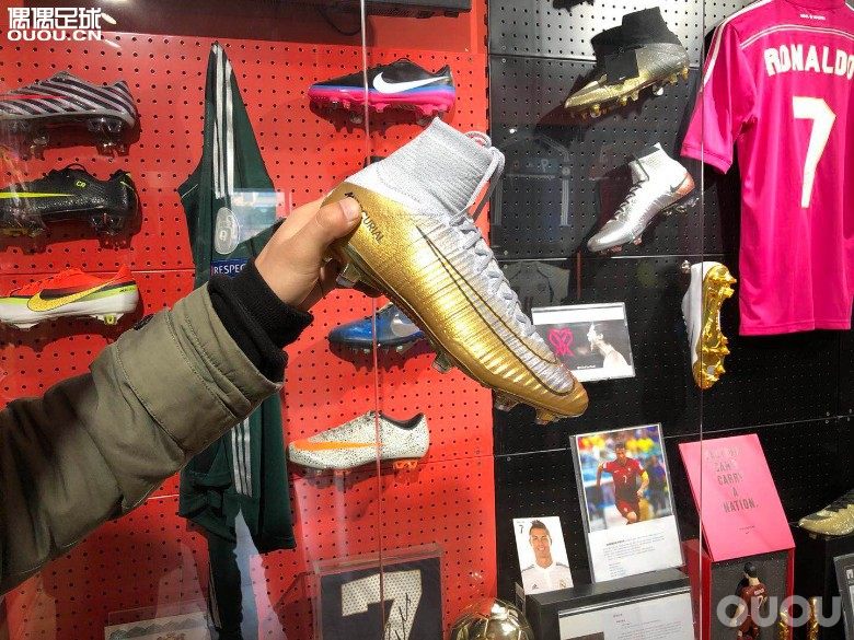 CR7金球奖限量超顶级战靴 天朗本周6现场发售 有去的吗?