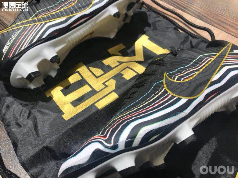 CR7金球奖限量超顶级战靴 天朗本周6现场发售 有去的吗?