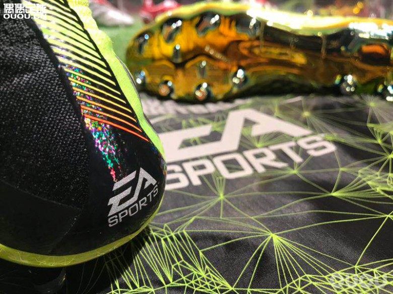 CR7金球奖限量超顶级战靴 天朗本周6现场发售 有去的吗?