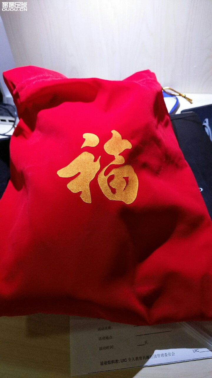 混迹偶偶差不多也有3、4年了,除了发过几次鉴定贴以外一直处于潜水状态。这次也在足球鞋讨论板块露露脸。