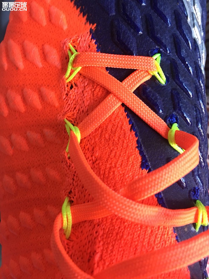 请大神看看毒蜂3 fg鞋面是正常的吗?