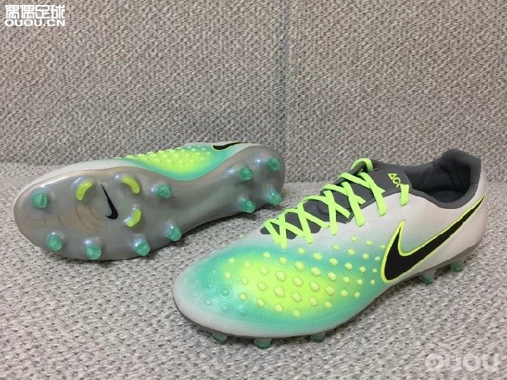 大神们来讨论一下鬼牌2是换面的好还是原版的好,鞋钉(在都磨钉的情况下)ag好还是fg好,麻烦有的来说说。