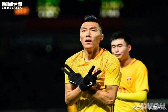 草莓f30,超爱于大宝,看到卡尔上了立刻决定入