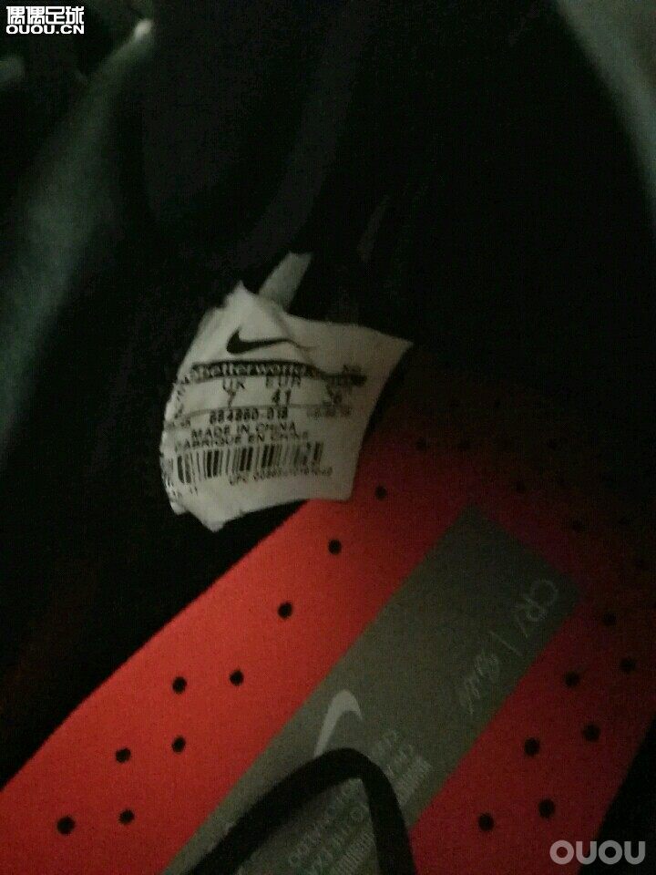 请教一下,这鞋卖多少钱合适,830卖的,踢的都是雪地,磨损不大