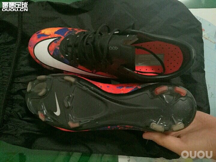 请教一下,这鞋卖多少钱合适,830卖的,踢的都是雪地,磨损不大