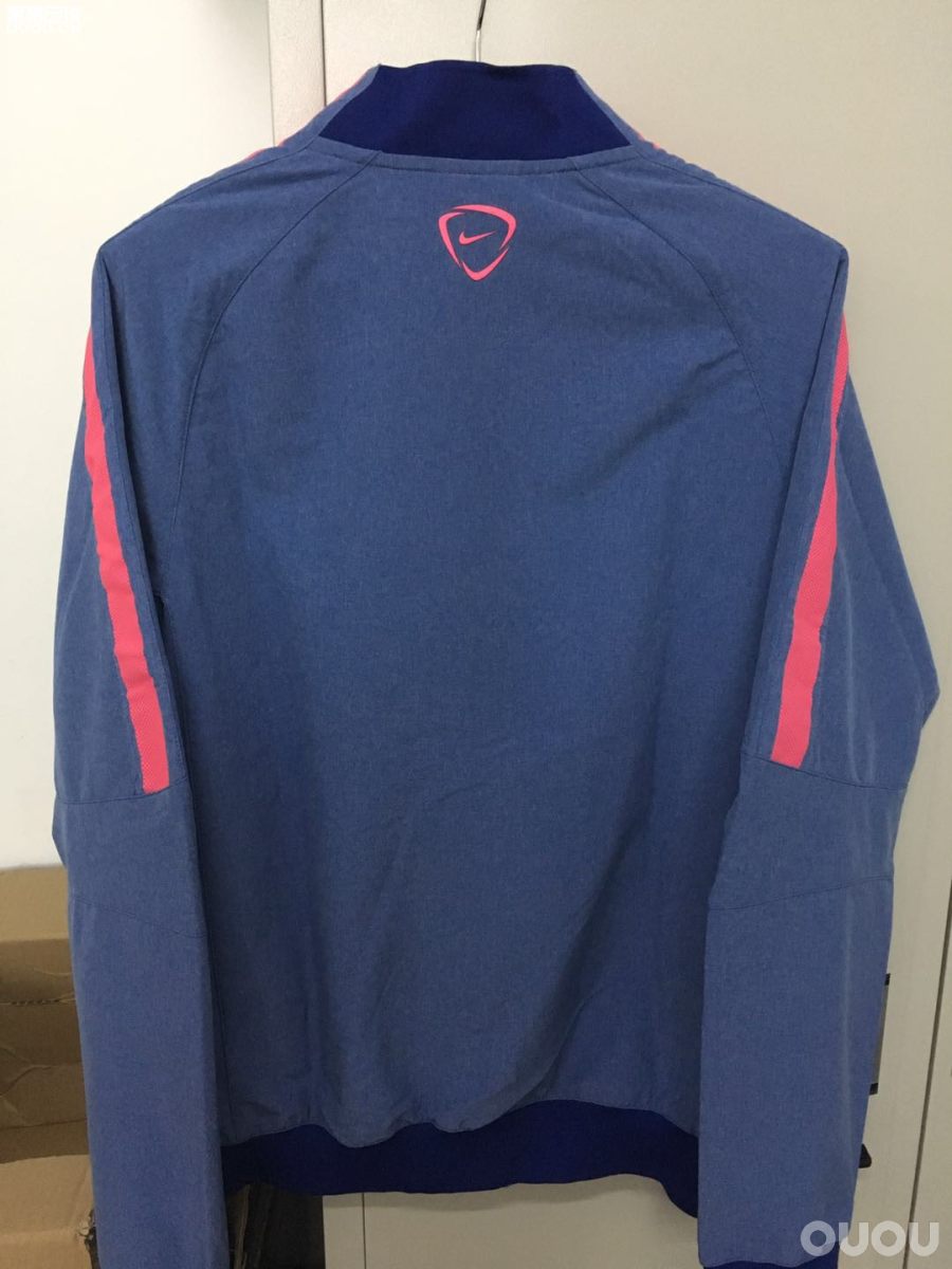 永远的MSN  用球员版训练服致敬最高光赛季