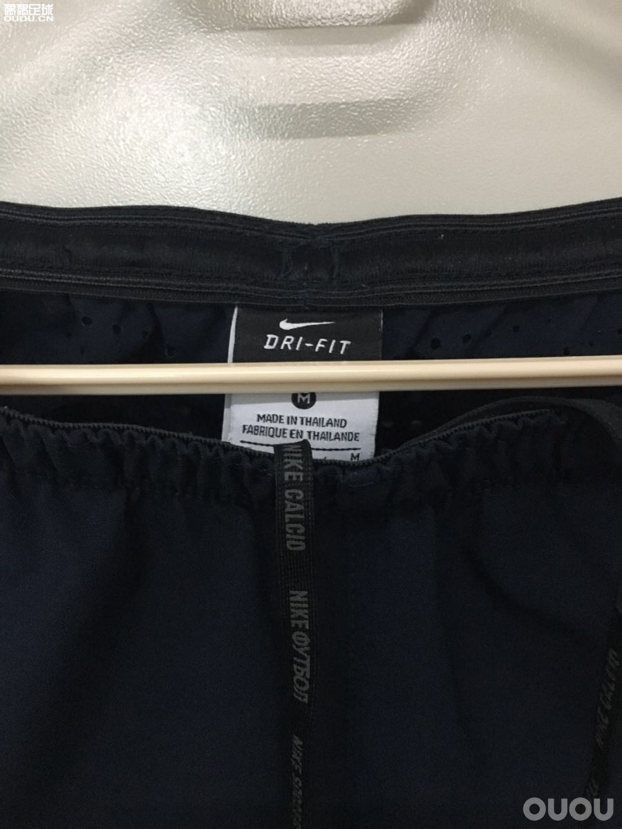 永远的MSN  用球员版训练服致敬最高光赛季