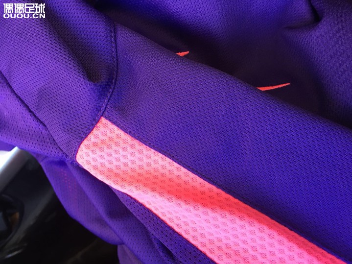 巴萨这骚紫太骚了,好看