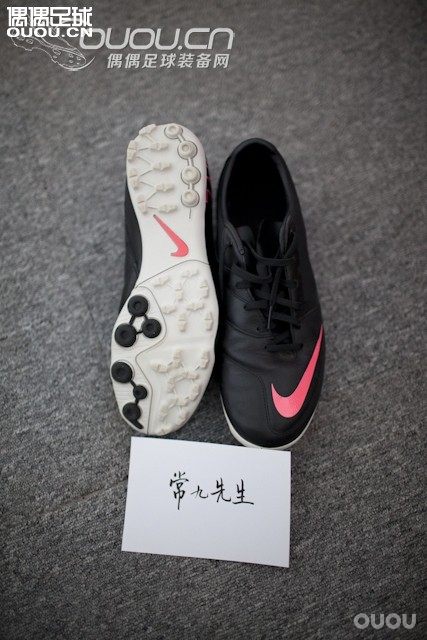 求助大神 下面那双鞋跟波霸牛皮版的脚感最接近 本人脚小 又喜欢偏小半码的鞋