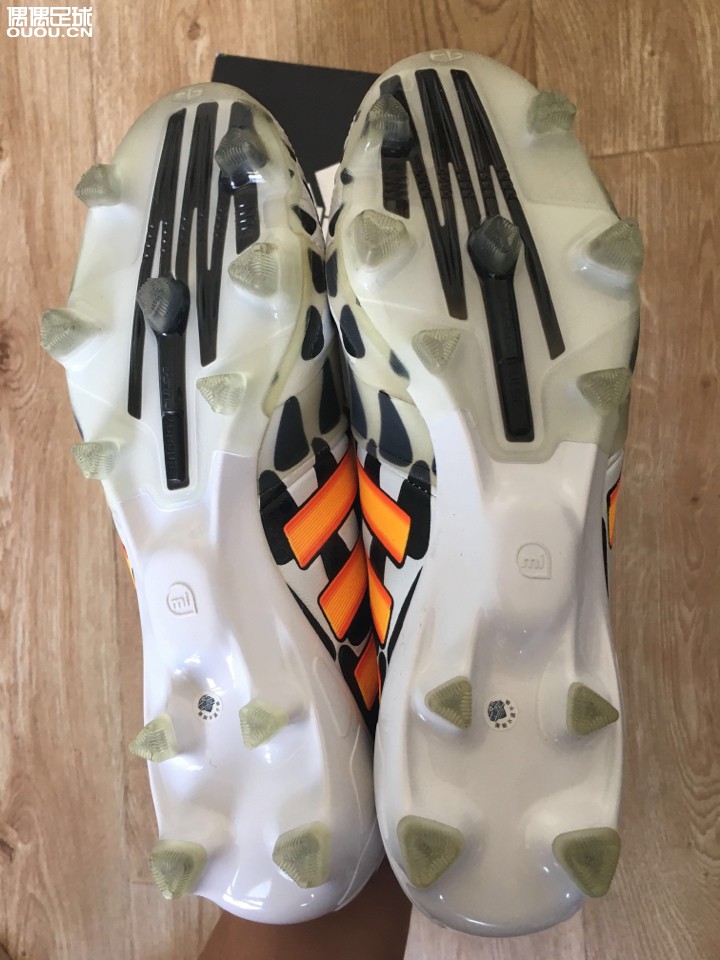 朋友送了一双2014世界杯奶牛配色狂战士fg 有没有大神了解这双鞋的拿到讲解一下