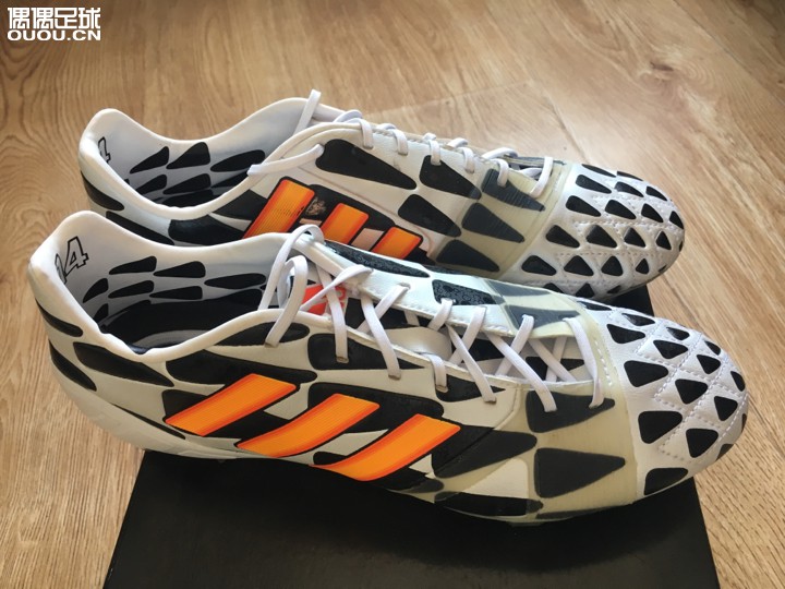 朋友送了一双2014世界杯奶牛配色狂战士fg 有没有大神了解这双鞋的拿到讲解一下