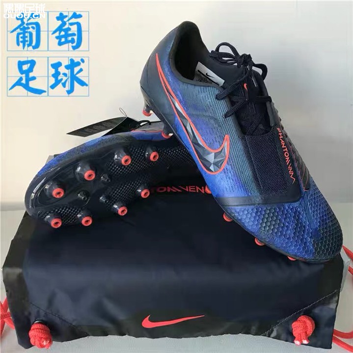 哪位球星可以帮我对比一下这两双鞋吗?