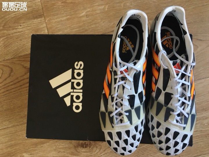 朋友送了一双2014世界杯奶牛配色狂战士fg 有没有大神了解这双鞋的拿到讲解一下