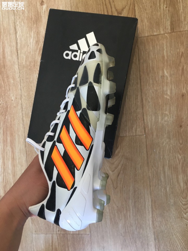 朋友送了一双2014世界杯奶牛配色狂战士fg 有没有大神了解这双鞋的拿到讲解一下