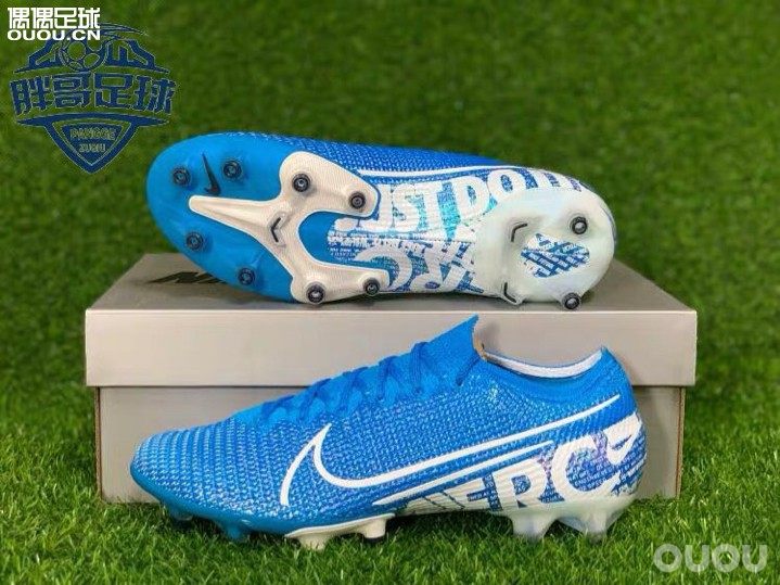 各位大神帮忙推荐一下,我用Copa加500买这个刺客13亏吗,两个都是全新的,码数在图片上,谢谢各位大神。