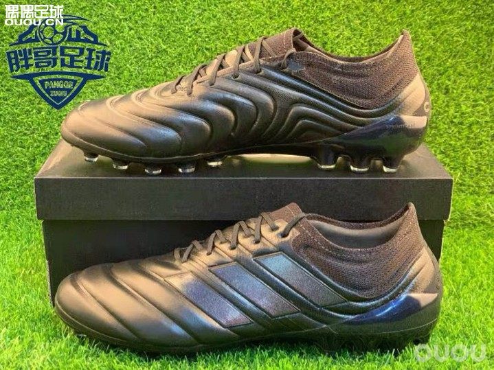 各位大神帮忙推荐一下,我用Copa加500买这个刺客13亏吗,两个都是全新的,码数在图片上,谢谢各位大神。