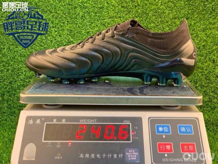 各位大神帮忙推荐一下,我用Copa加500买这个刺客13亏吗,两个都是全新的,码数在图片上,谢谢各位大神。