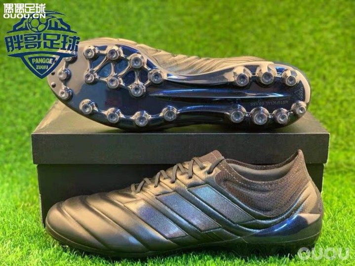 各位大神帮忙推荐一下,我用Copa加500买这个刺客13亏吗,两个都是全新的,码数在图片上,谢谢各位大神。