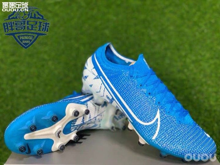 各位大神帮忙推荐一下,我用Copa加500买这个刺客13亏吗,两个都是全新的,码数在图片上,谢谢各位大神。