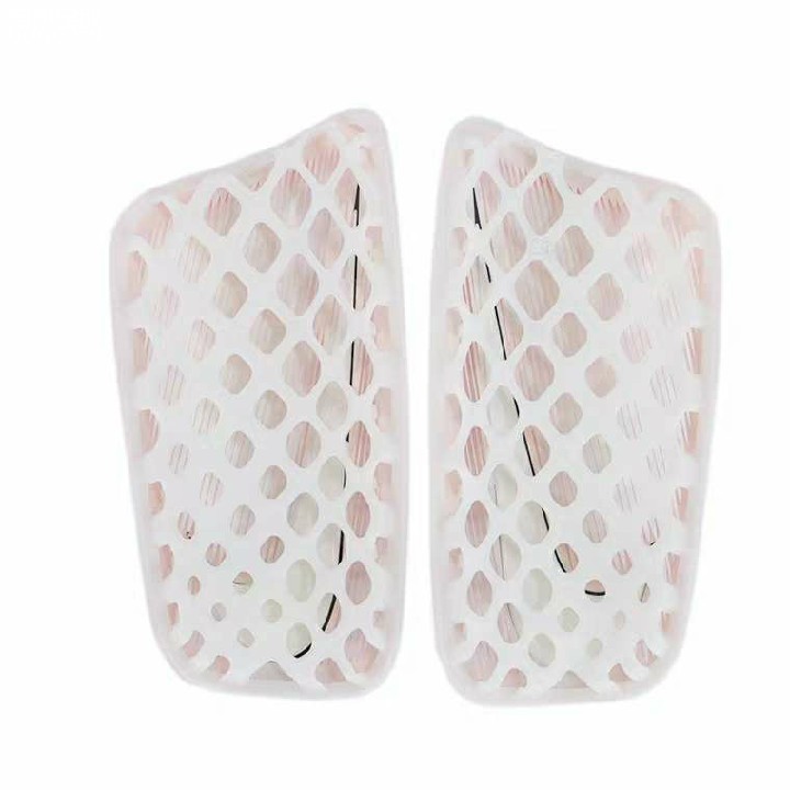 想问一下耐克护腿板那个舒服,那个给力,大佬们给个意见,个人看着带刺的超级酷,最后一个最帅