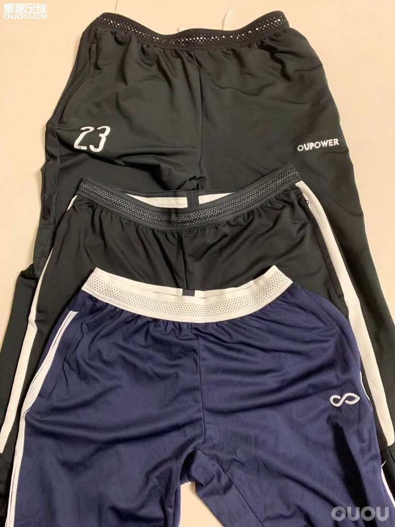 很高兴第一时间拿到偶能收腿裤sample,决定做一个非上身评测,叨叨一下,为想买的做个参考