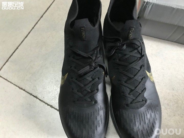 求大神鉴定购于某鱼 鞋到后有几个疑点请大神指点