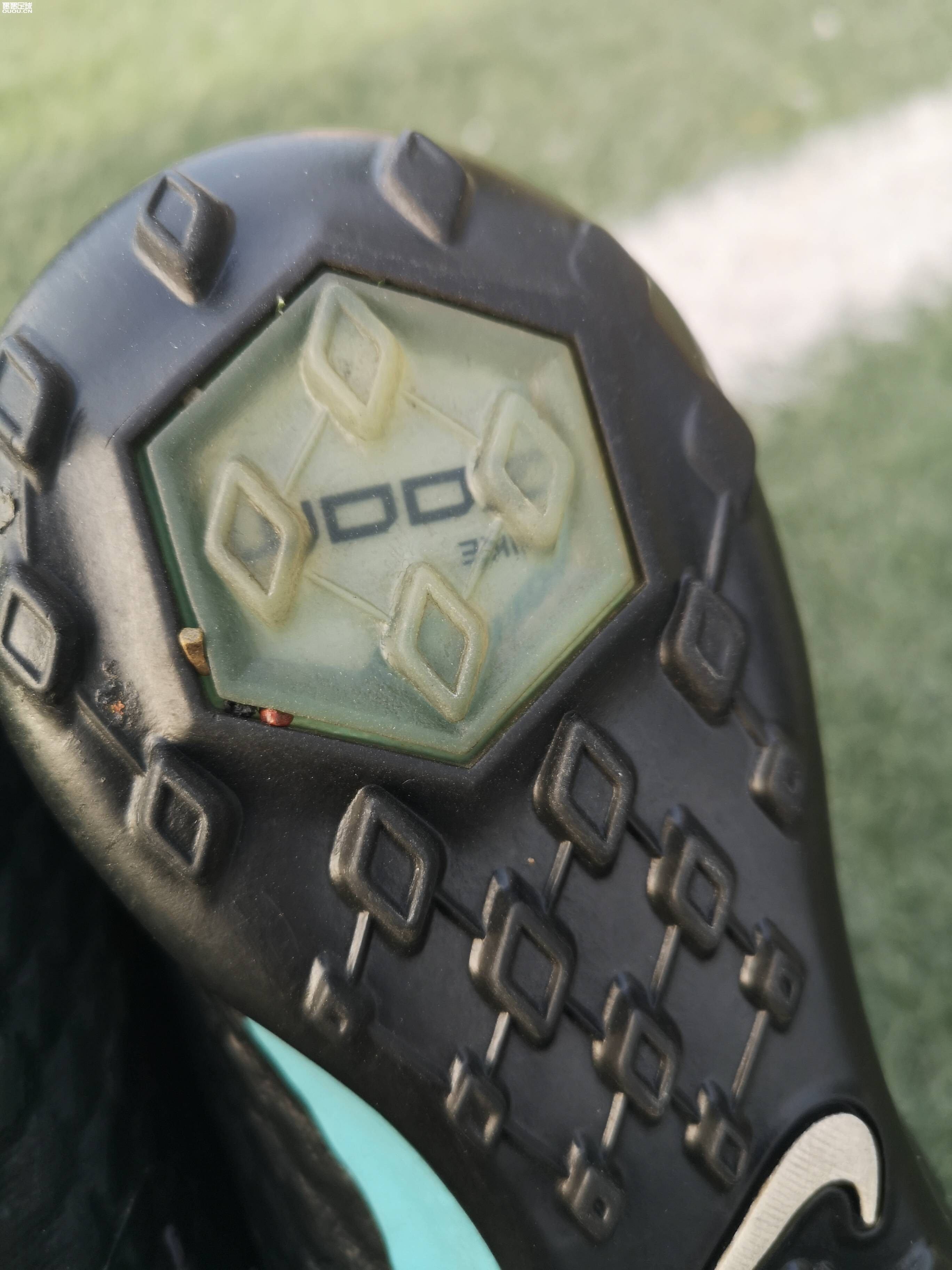 谁更毒?Nike Hypervenom X FINALE Ⅱ TF & Nike Phantom venom pro TF测评