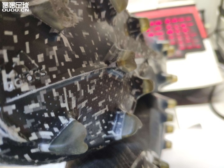 阿迪达斯adidas x18+ fg
成色自观,厂货无标,41码jp260偏大适合42码jp265。