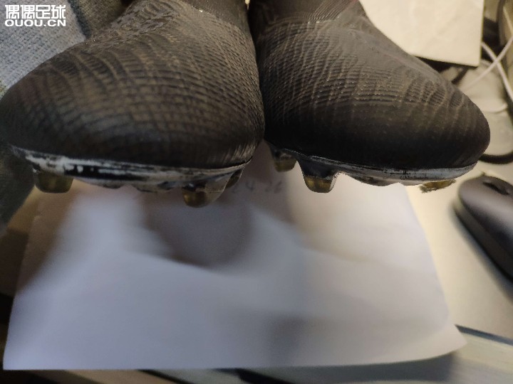 阿迪达斯adidas x18+ fg
成色自观,厂货无标,41码jp260偏大适合42码jp265。