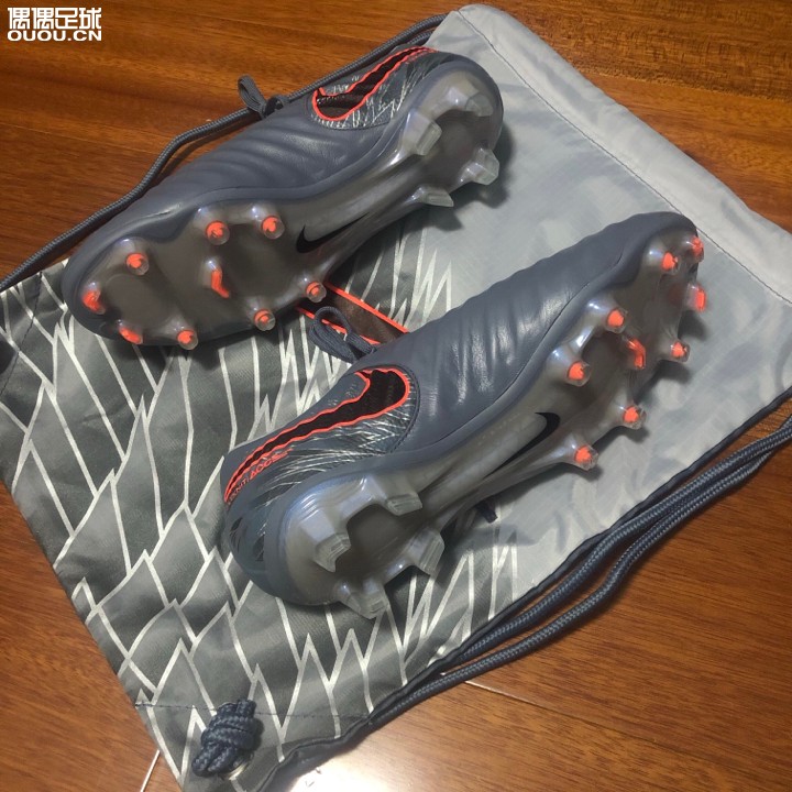 耐克 NIKE Tiempo 传奇7 袋鼠皮 FG 足球鞋
耐克正品 传奇7代 顶级FG 袋鼠皮足球鞋