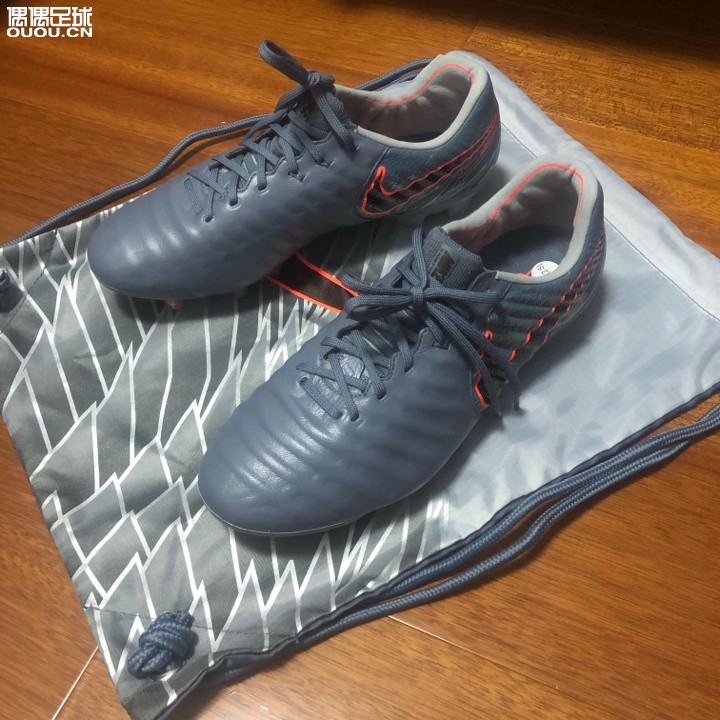 耐克 NIKE Tiempo 传奇7 袋鼠皮 FG 足球鞋
耐克正品 传奇7代 顶级FG 袋鼠皮足球鞋