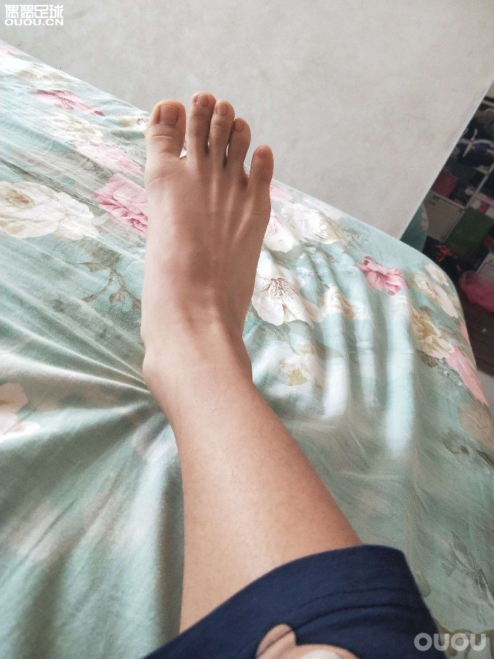 宽11cm长26.6cm,高8cm,踢中后卫或中场。