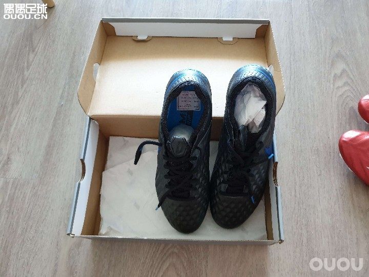 日产rebula2代袋鼠皮。世界杯配色jp280,无盒无袋,配上偶偶鞋带,800元