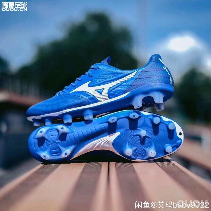 选择困难证!各位帮弟弟我给个意见,四选一。