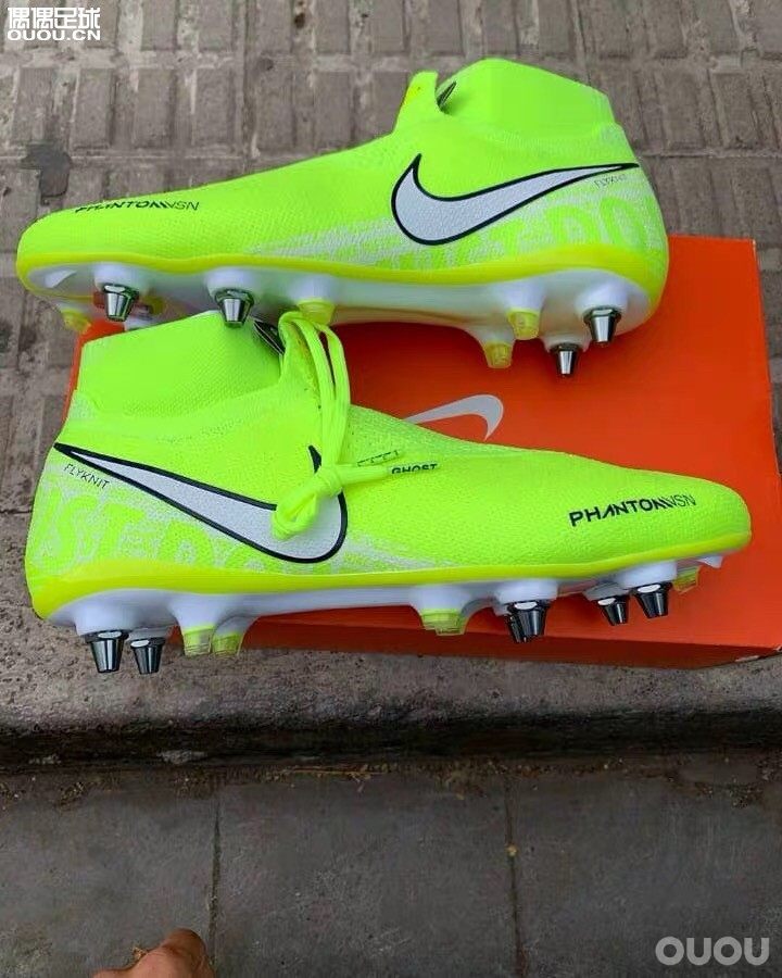 选择困难证!各位帮弟弟我给个意见,四选一。