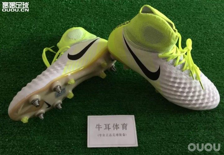 选择困难证!各位帮弟弟我给个意见,四选一。