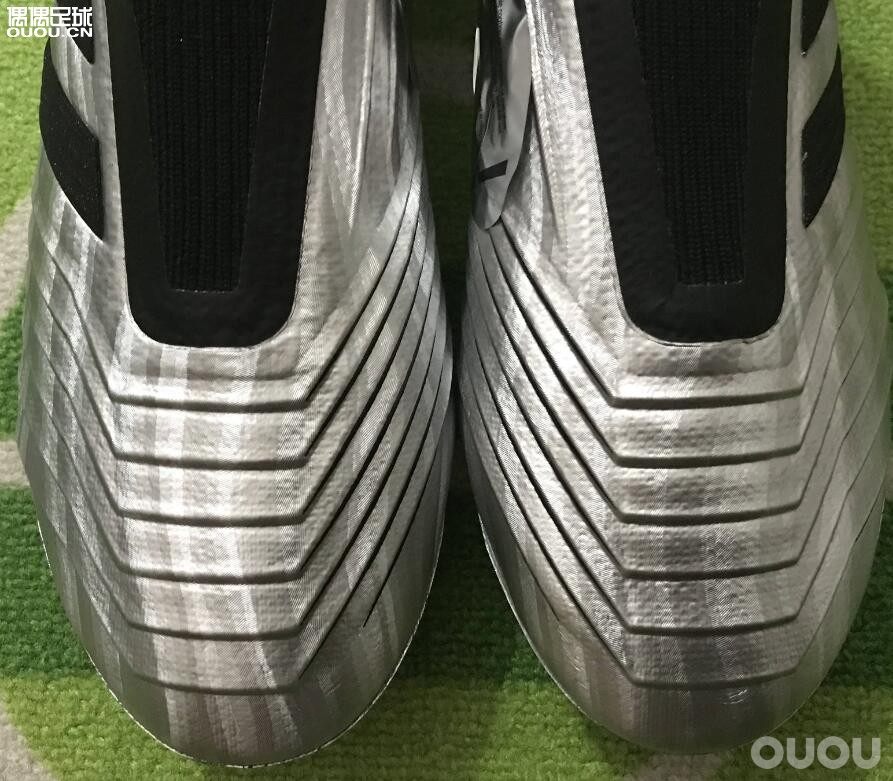 阿迪达斯 Adidas猎鹰 PREDATOR 19+ 超顶FG 男子足球鞋F35611 JP275