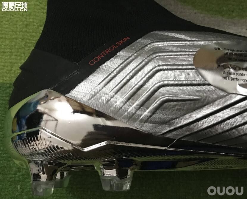 阿迪达斯 Adidas猎鹰 PREDATOR 19+ 超顶FG 男子足球鞋F35611 JP275