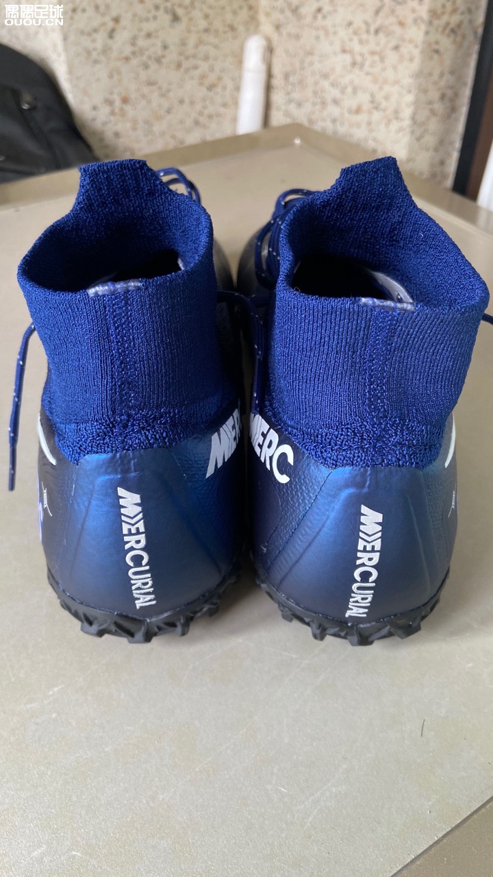 sf7 TF 好像偏大 大家是不是这个感觉? 好几双耐克哦都是40.5但这款好像有点空的太多(鞋头一指)