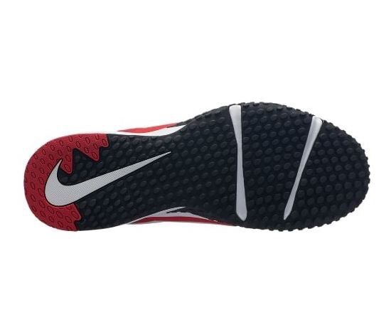 今天突发奇想,想到作为和足球一样是在草地上进行的运动——橄榄球、棒球,那么它们的球鞋能否穿去踢球呢?