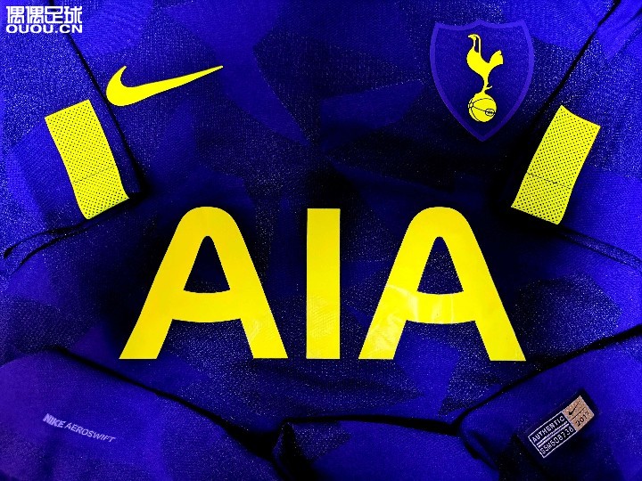 热刺 17-18赛季 第二客场 更衣室版本 收腰十分明显 对于身材有一定的要求