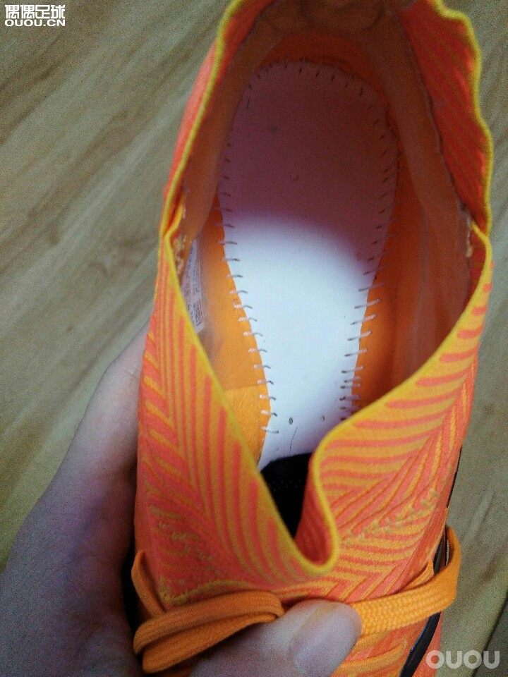 各位大哥,球鞋偏大了一点