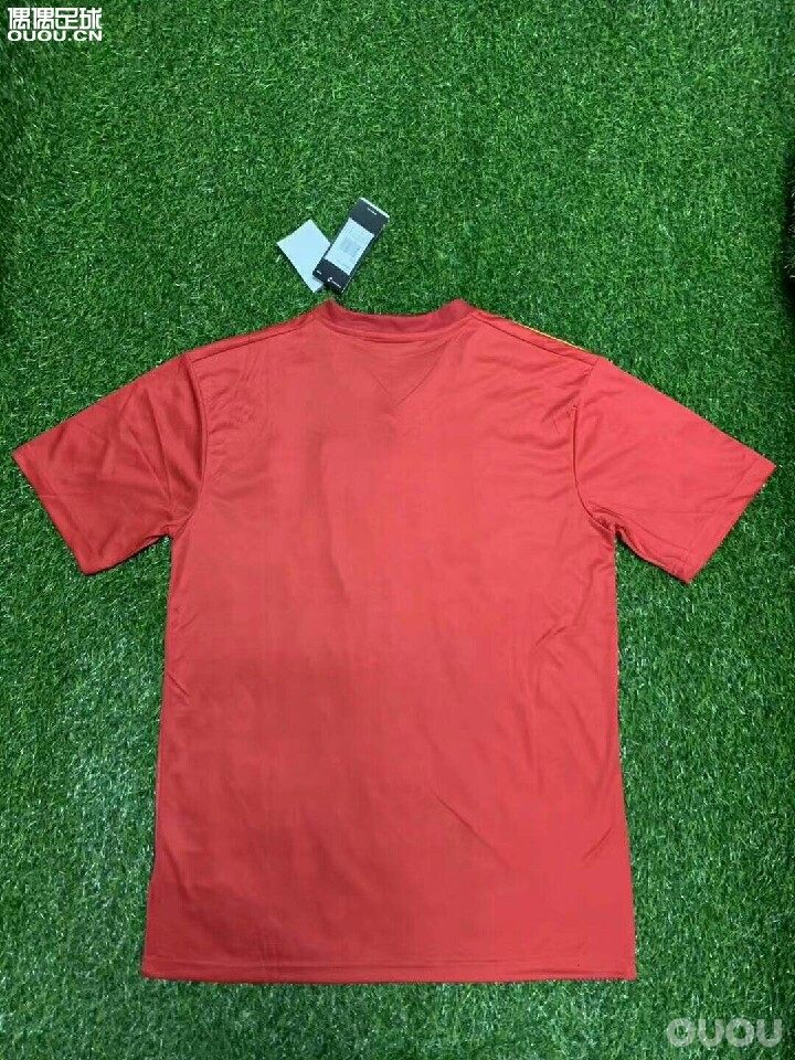 如果巴萨下赛季主场球衣长这样,这就太恐怖了吧。