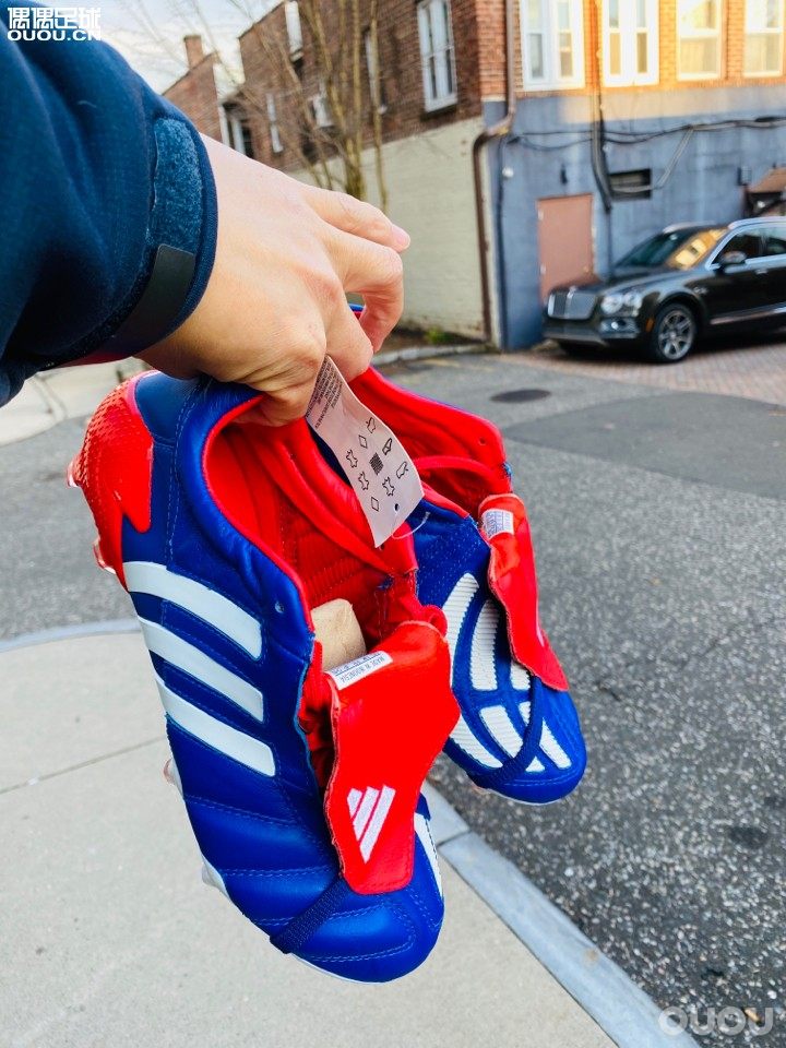 随便拍拍随便聊聊到手的热乎鞋。实在没心情,膝伤,踢不了,疫情,踢不了。